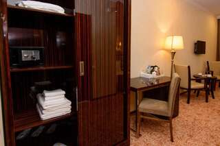 Отель Apart Hotel MX Тбилиси Стандартный номер с 2 односпальными кроватями и диваном-4