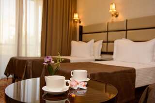 Отель Apart Hotel MX Тбилиси Стандартный номер с 2 односпальными кроватями и диваном-1