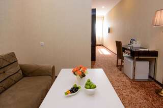 Отель Apart Hotel MX Тбилиси Стандартный номер с 2 односпальными кроватями и диваном-8