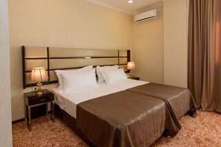 Отель Apart Hotel MX Тбилиси Стандартный номер с 2 односпальными кроватями и диваном-9